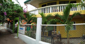 Гостиница Guanna's Place Room and Resto Bar  Даанбантаяна